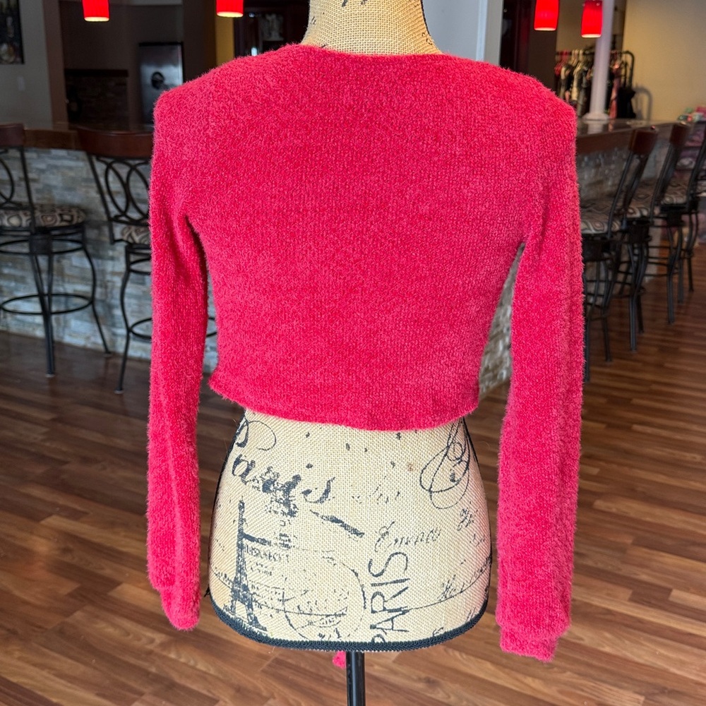 Hollister size XS red fuzzy tie front cardigan - Picture 4 of 6